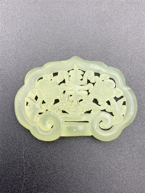 121.95 Cts Amazing Hand Carving Beautiful Jade.