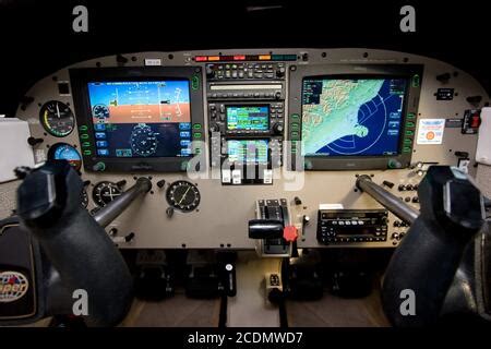 Cockpit of a Piper Archer III Stock Photo - Alamy