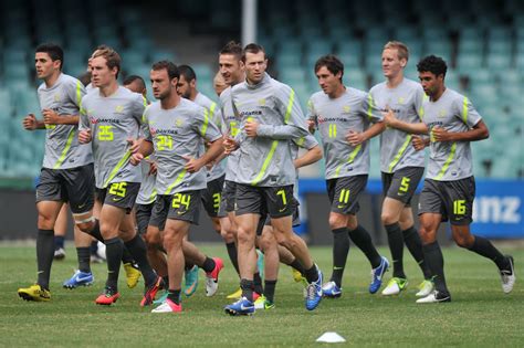 Osieck names Qantas Socceroos squad to take on Romania - Neos Kosmos