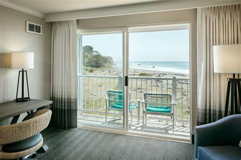 Beachfront Inn Brookings, Oregon, US - Reservations.com