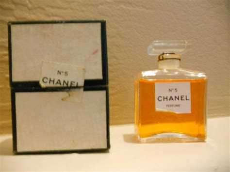 Chanel Perfume Bottles: October 2013