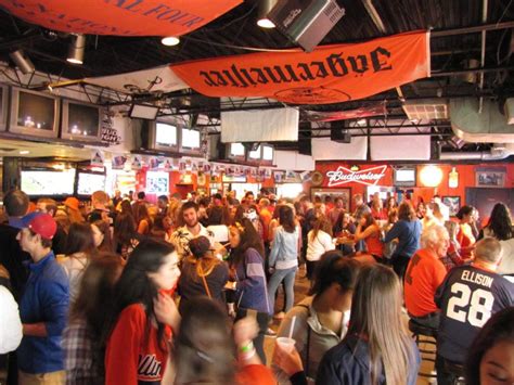 CW's Top 10 Iconic College Town Bars - College Weekends