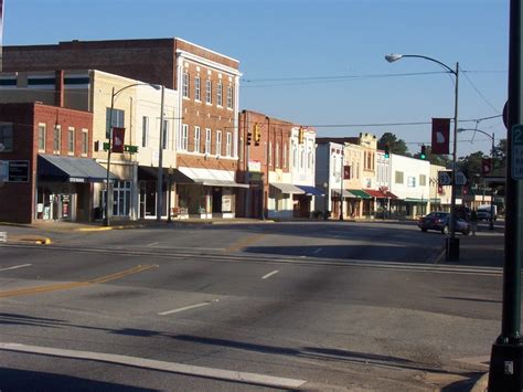 The teeming metropolis that is Cairo, Georgia, USA Lived here 1975-76. Not in this fancy part of ...