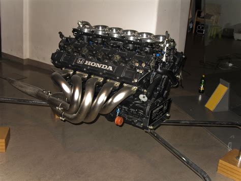 Honda V10 Formula 1 engine from 1989 side