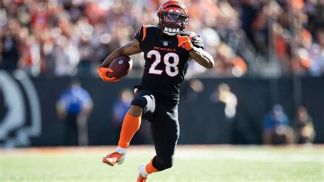 Bengals’ Joe Mixon pleads not guilty to menacing charge