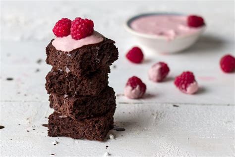 VEGAN GLUTEN-FREE CHOCOLATE CHIP BROWNIES WITH HIDDEN VEGETABLES - My Berry Forest