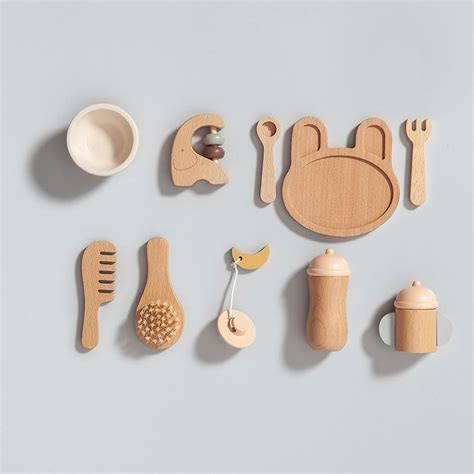 A luxury wooden baby feeding set, to nurture and take care of your doll.Pretend play is a great ...