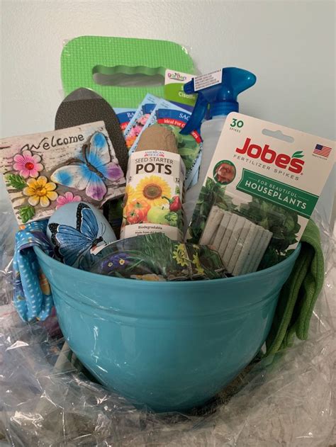 Gardening Gift Basket | Gardening gift baskets, Amazing gardens, Seed ...