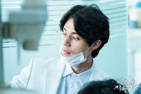 Lee Dong Wook Transforms Into Mysterious Dentist In Upcoming Drama ...