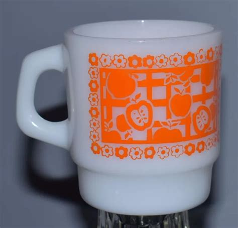 VINTAGE ANCHOR HOCKING Milk Glass Coffee Mug Orange Apple Floral ...