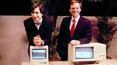 Steve Jobs introduces the Macintosh in 1984 : r/OldSchoolCool