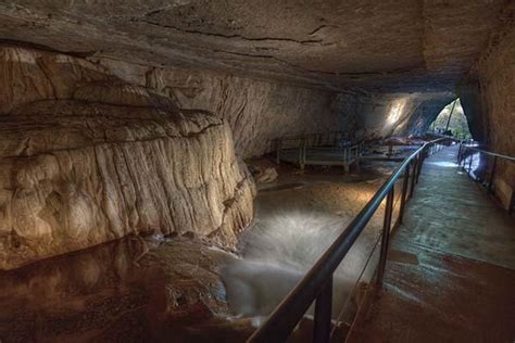 8 Popular Caves In Missouri - Back In The Stone Age: TripHobo