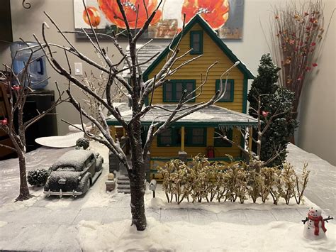 A Christmas Story House: Man makes mini replica