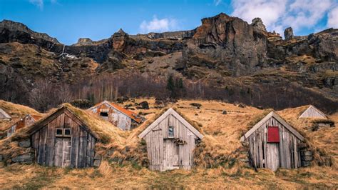 Huldufólk Houses in Iceland : bizarrebuildings