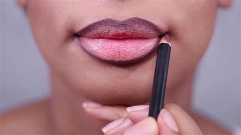 Gloss & Lip Liner Application - YouTube