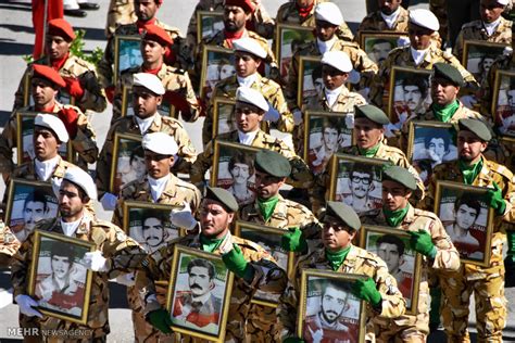 Mehr News Agency - Iran Army Day parade in Shahreza