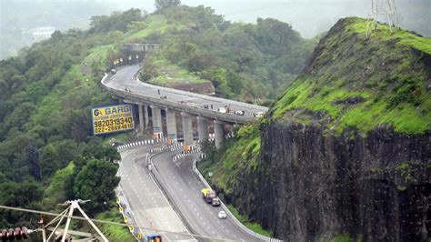 मुंबई-पुणे एक्सप्रेसवे का चौड़ीकरण इसी साल शुरू होगा