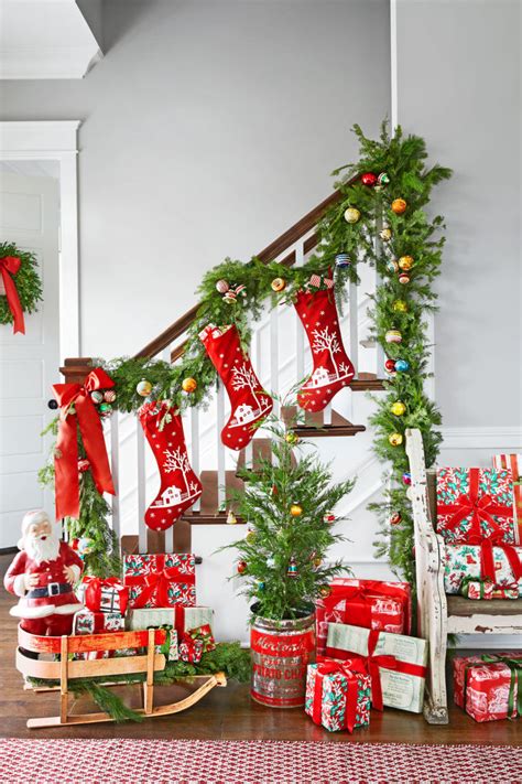 Scintillating Christmas Garland Decoration Ideas - Festival Around the World