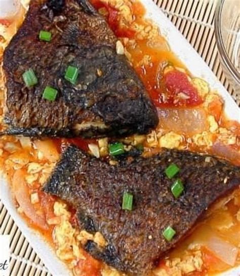 Sarciadong Isda (Filipino Fish Stew With Tomato Sauce) | Delishably