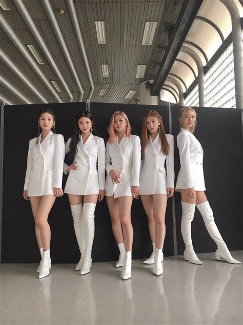 ITZY on Twitter | Itzy, Kpop outfits, Stage outfits