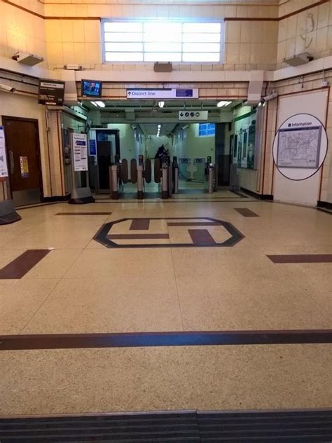 Upminster station : r/accidentalswastika