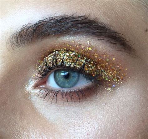 Gold iridescent glitter | Glitzer für augen, Beauty make-up, Karnevalsschminke