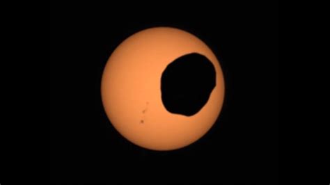 Watch: Mars moon Phobos eclipses sun in stunning rover video | kens5.com