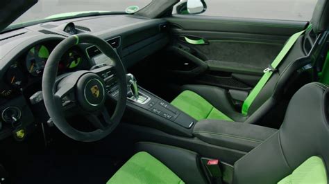 Porsche 911 GT3 RS in Lizard Green Interior Design