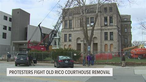 Protest on last day for old Rock Island County Courthouse | wqad.com