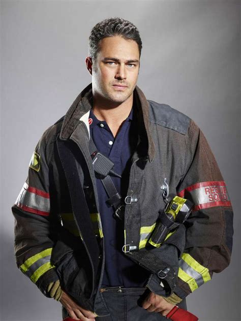 Taylor Kinney abandona "Chicago Fire" e série precisa ser reescrita