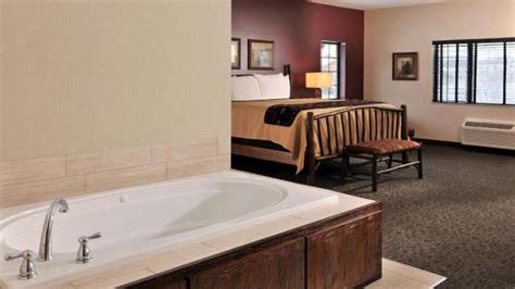 11 Romantic Hotels With Hot Tub In Room In Kansas City