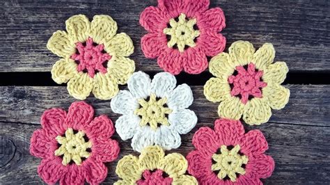 Crochet 8 Petal Flower Tutorial