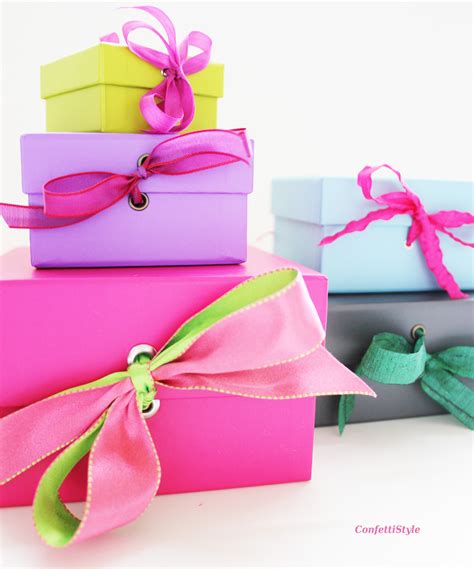 Gift Wrap Inspiration: A New Way to Add Ribbon | ConfettiStyle