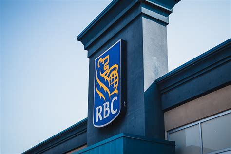 Analyst Downgrades Royal Bank of Canada | PaySpace Magazine