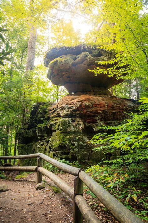 Kentucky's Balanced Rock Trail Leads To A Hidden Overlook