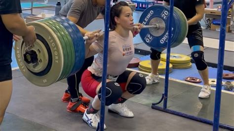 Olympic Champion Weightlifter Kuo Hsing-Chun (59KG) Squats Triple Bodyweight (175KG) for Three ...