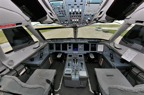 Sukhoi SuperJet 100 Cockpit | SSJ100 interior - SN95005 Cock… | Flickr