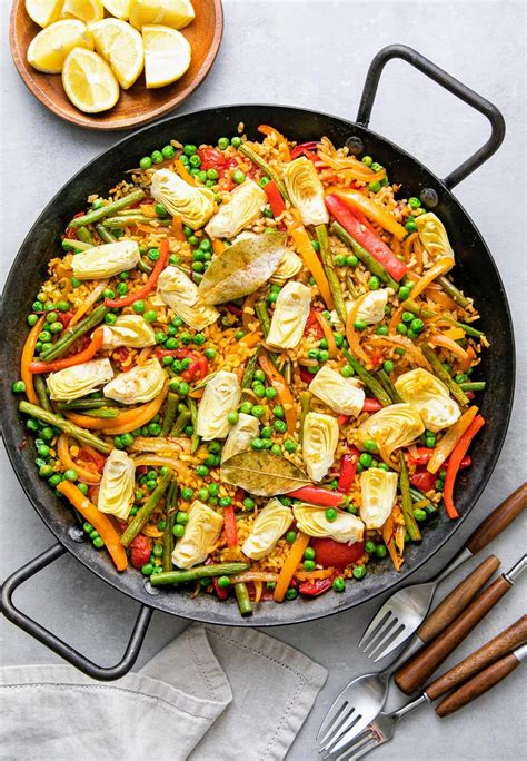 Vegan Paella (Quick + Easy Spanish Recipe) - The Simple Veganista