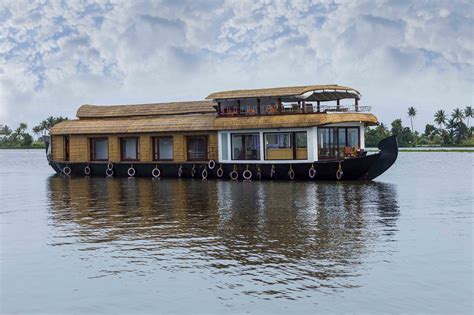 A Look Inside Super Luxury Houseboat Palazhi in Kerala - The Giant On The Lake