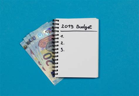 Budget planning concept on white desk - Creative Commons Bilder