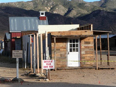 Life at 55 mph: Ghost town of Chloride, Arizona (click here for more info)