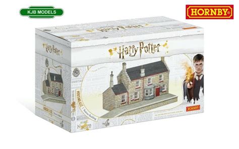 BNIB OO Gauge Hornby R7230 Hogsmeade Station, Station Building - Harry ...