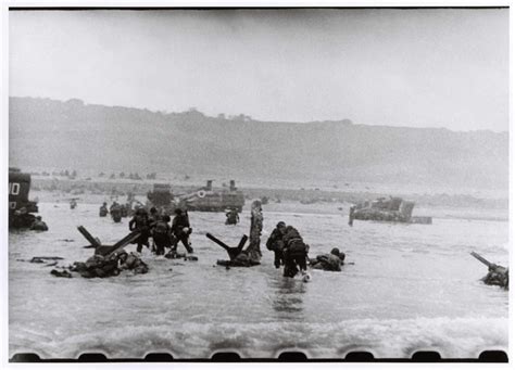 [American soldiers landing on Omaha Beach, D-Day, Normandy, France] | International Center of ...