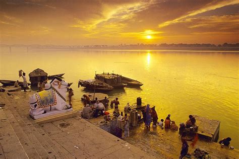 Ceremonia Aarti en río Ganges Benarés, India