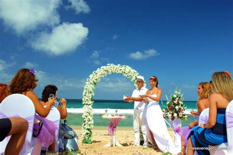 Beach wedding in Bali