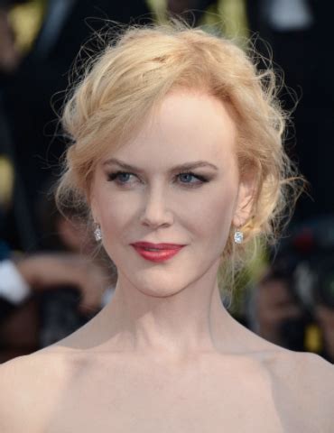 Nicole Kidman explains her awkward clapping at the Oscars