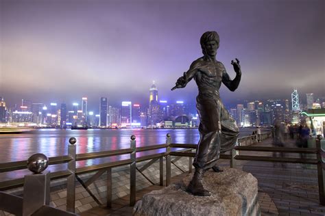 Statue of Bruce Lee at Avenue of Stars n Hong Kong – Viaggiatore.net