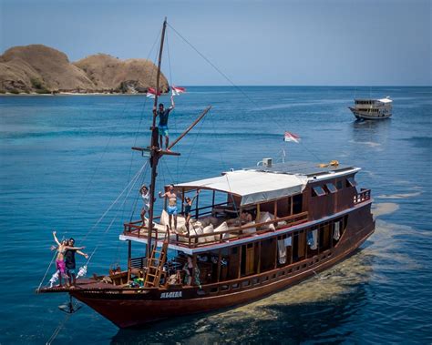 Boat Trip in Komodo Islands. Book now your holidays on Alcira Phinisi