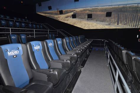 Holtsville Movie Theater | Island 16: Cinema de Lux - Showcase Cinemas - US