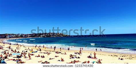 2,931 Australian Families Beach Images, Stock Photos, 3D objects ...